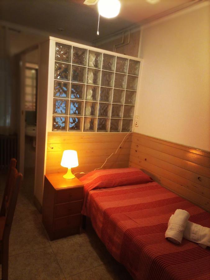 Hostal Isla Cristina Mataró Екстериор снимка