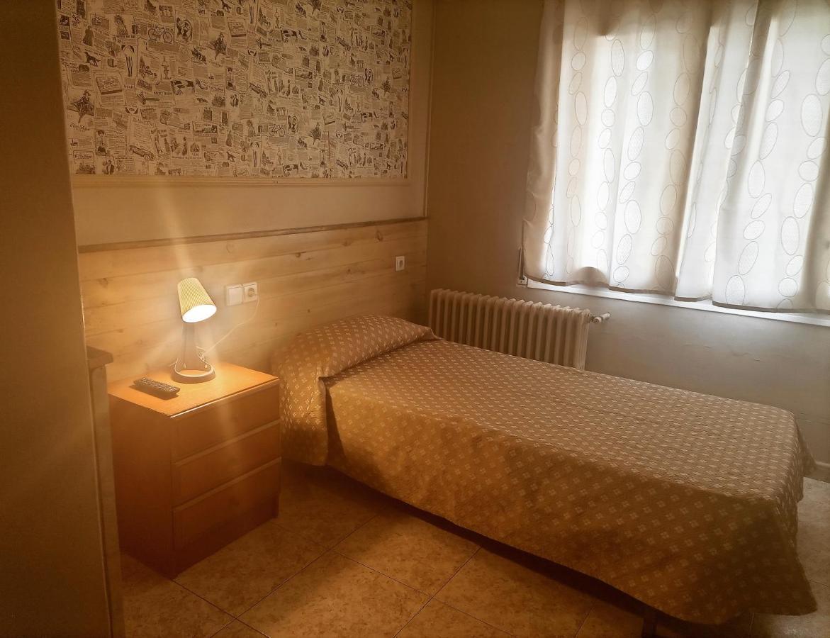 Hostal Isla Cristina Mataró Екстериор снимка