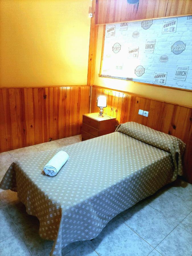 Hostal Isla Cristina Mataró Екстериор снимка