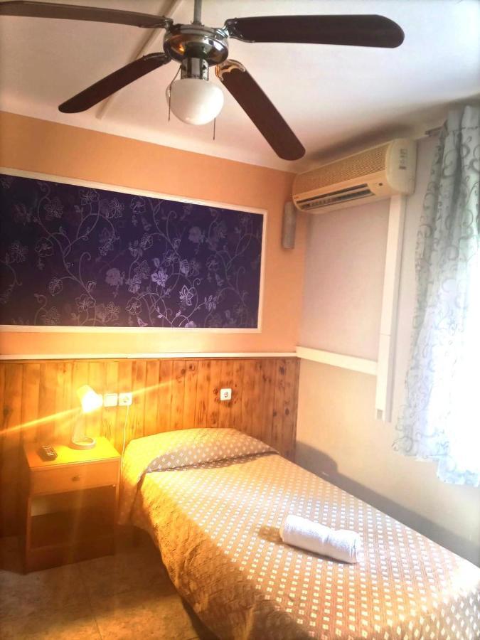 Hostal Isla Cristina Mataró Екстериор снимка