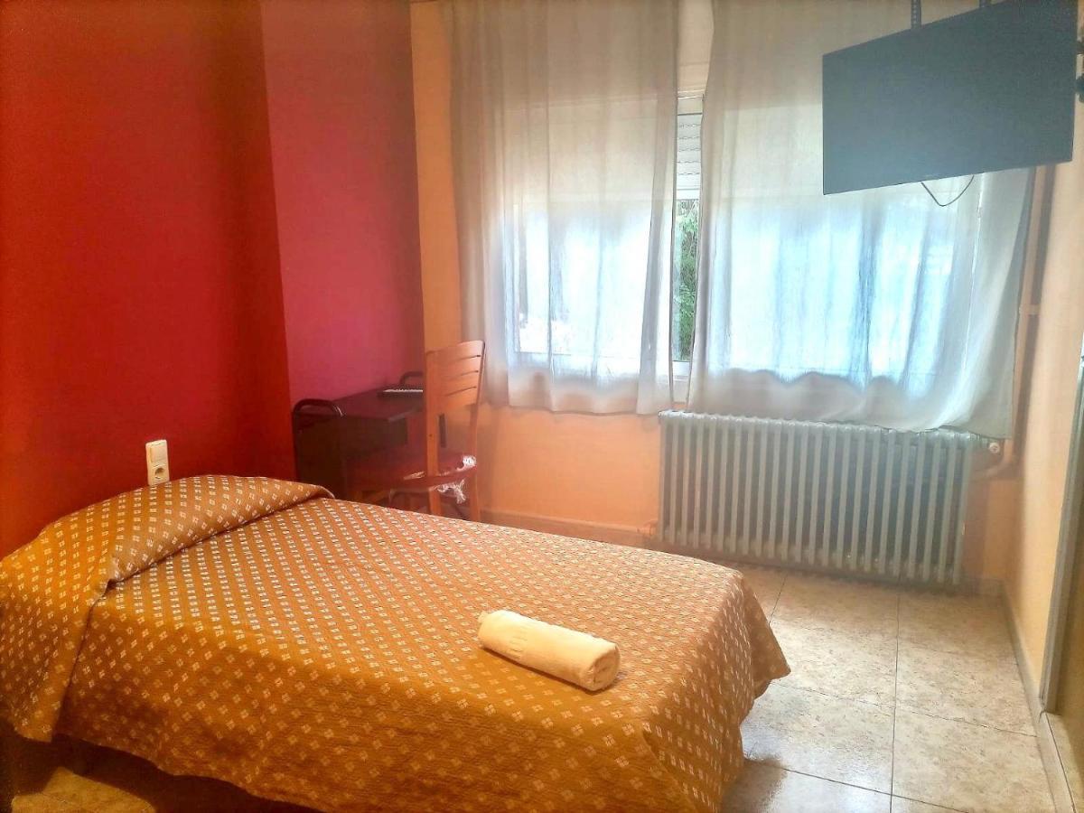 Hostal Isla Cristina Mataró Екстериор снимка
