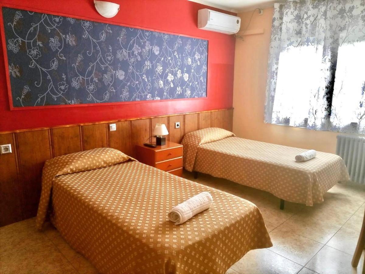 Hostal Isla Cristina Mataró Екстериор снимка