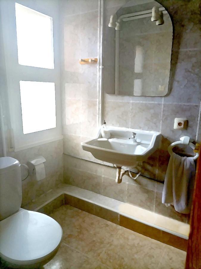 Hostal Isla Cristina Mataró Екстериор снимка